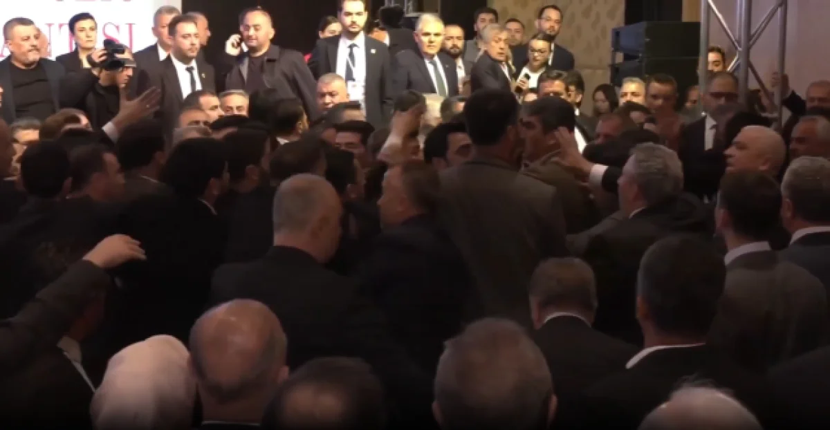 Türkiye Belediyeler Birliği Seçiminde İmamoğlu'nun Mesajı Okunurken Kavga Çıktı