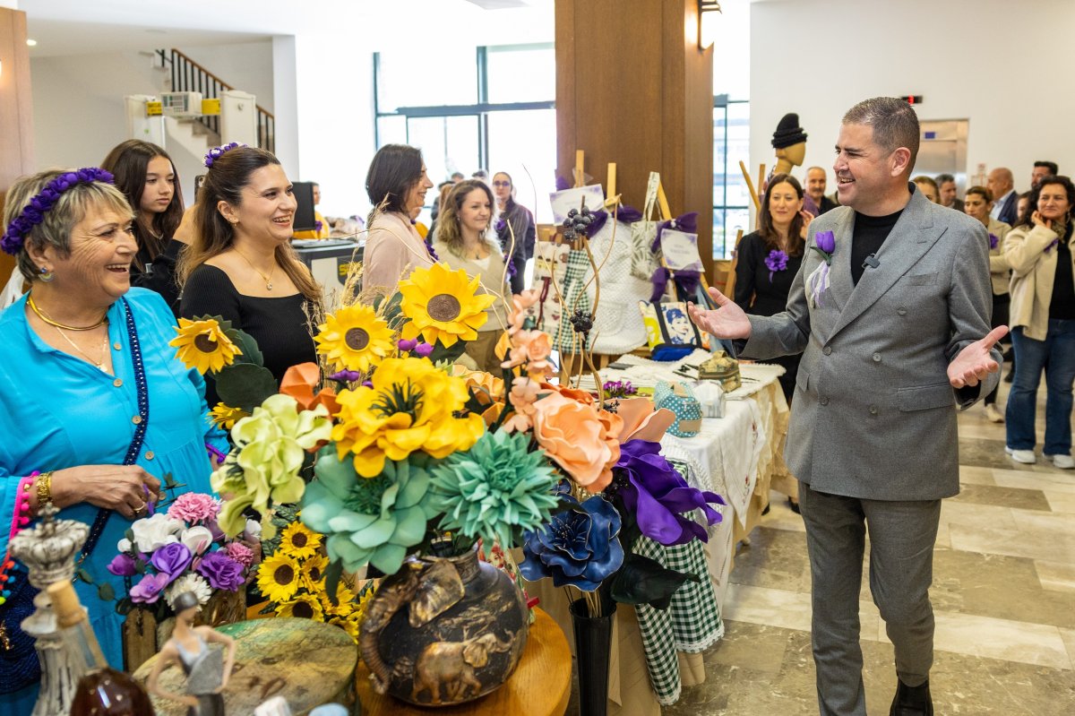 Emekçi Kadınlar Mezitli’de Buluştu, Kültür Merkezi Dolup Taştı