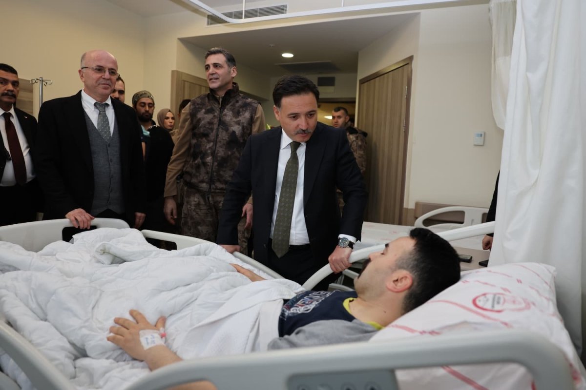 Bakan Çiftçi, Yaralı Özel Harekât Polisiyle Görüştü