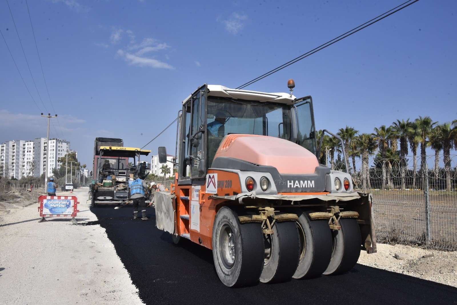 Mezitli’de içme suyu hattı yenilendi, yollar asfaltlandı