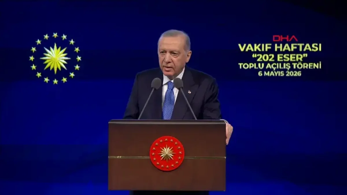 Cumhurbaşkanı Erdoğan: "Çalana Çırpana, 'Öğrenciler İçin Burs Topluyoruz' Diyerek Yönettiği Şehri Haraca Bağlayanlara Ses Çıkarmayıp Bu Milletin Evlatları İçin Samimiyetle Koşturanlara Engel Çıkaranları Sadece Mahşeri Vicdana Havale Ediyoruz."