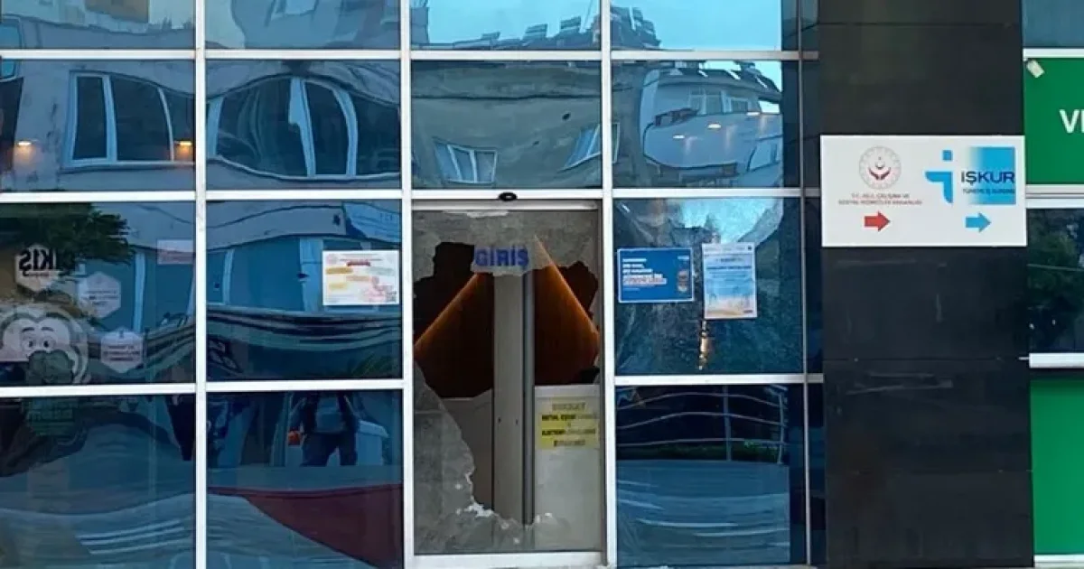 Elindeki Pompalı Tüfekle Belediye Binasına Ateş Açtı