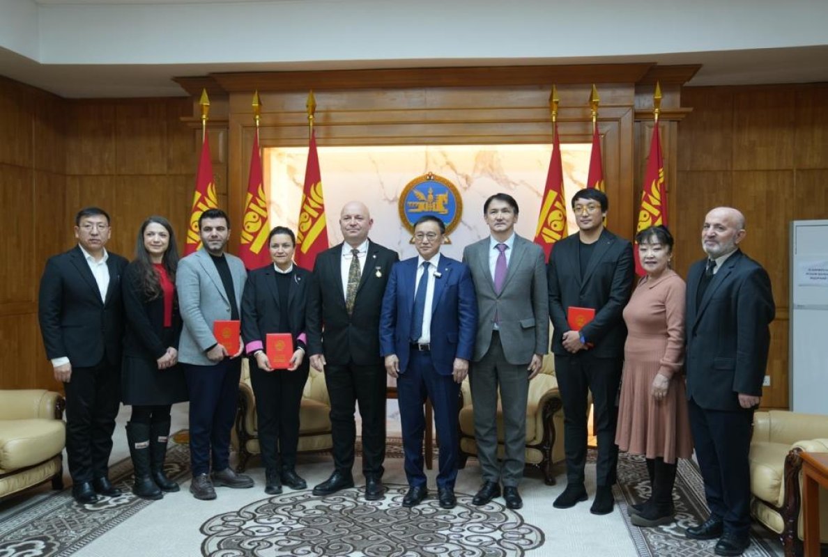 Moğolistan’da Bir İlk: Çocuk Kemik İliği Nakli Türk ve Moğol Hekimlerin İş Birliğiyle Gerçekleştirildi