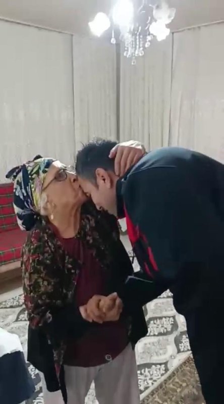 Teşekkürün En Anlamlı Hali: İtfaiyeciyi Alnından Öptü