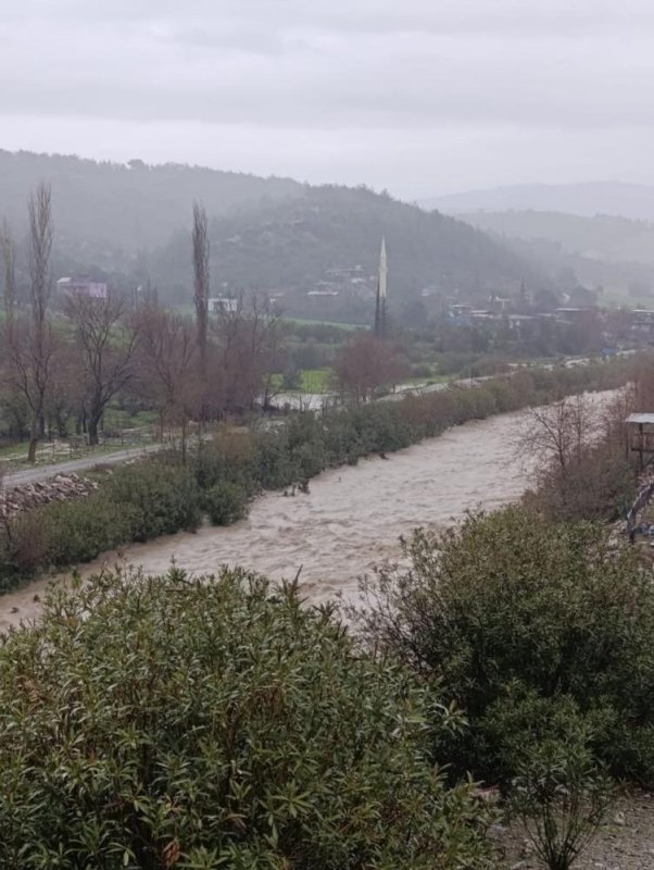 Sağanak Taşkınlara Neden Oldu