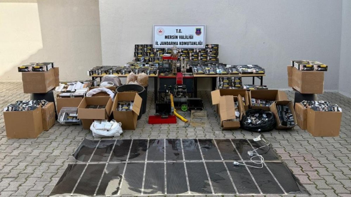 Mersin’de Kaçak Sigara Üreten Şüpheli Yakalandı