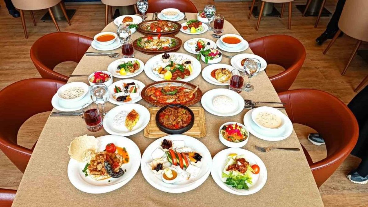 Uzmanlar Uyardı: Ramazan’da Kontrollü Beslenin