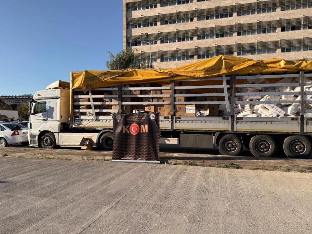 Antalya’da 7,44 Milyon Kaçak Makaron Ele Geçirildi