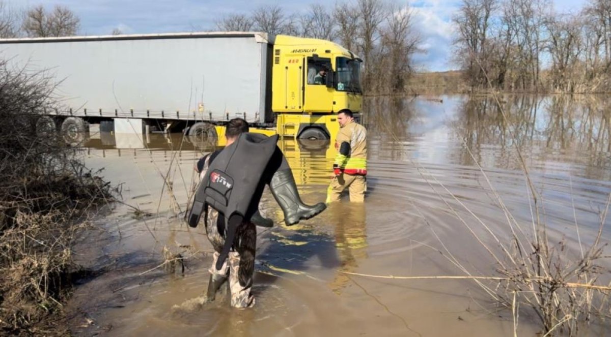 Selde Mahsur Kalan Sürücü 3 Gün Sonra Kurtarıldı