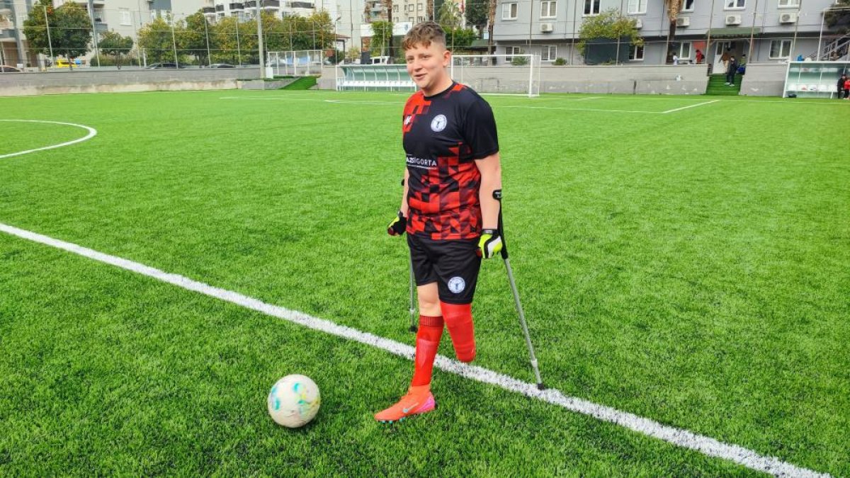 Depremzede Genç Futbola Devam Ediyor