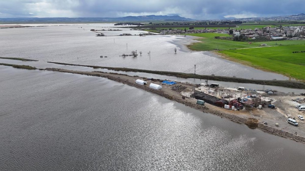 Amik Ovası’nda Binlerce Dönüm Tarım Arazisi Sular Altında