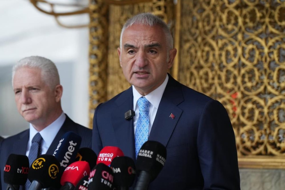 Bakan Ersoy: Ayasofya Süreci Devam Ediyor, Sultanahmet Çalışmaları Tamamlandı