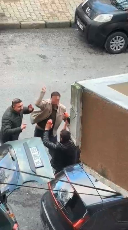 Boşanma Sürecindeki Eşinin Sevgilisine Sokakta Bıçaklı Saldırı