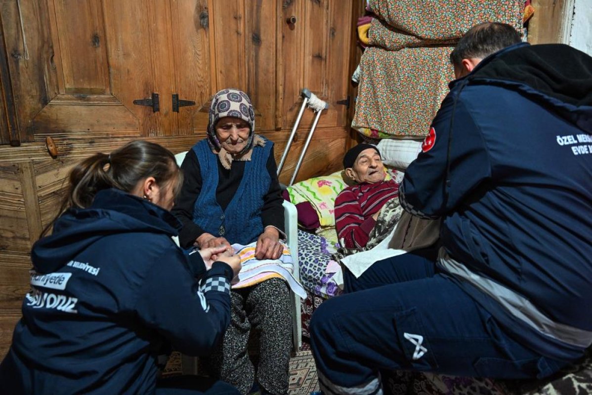 Mersin Büyükşehir’den Evde Sağlık Seferberliği