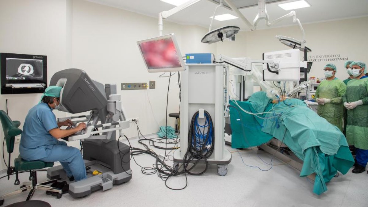 Selçuk Üniversitesinde Robotik Cerrahi Uygulandı	