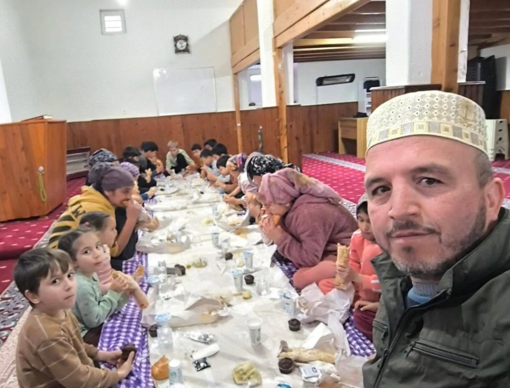 Silifke’de Minikler Camide İftar Yaptı