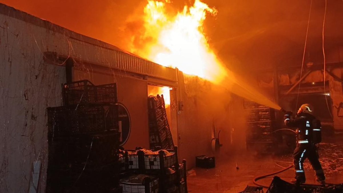 Antalya’da Muz Paketleme Tesisinde Yangın