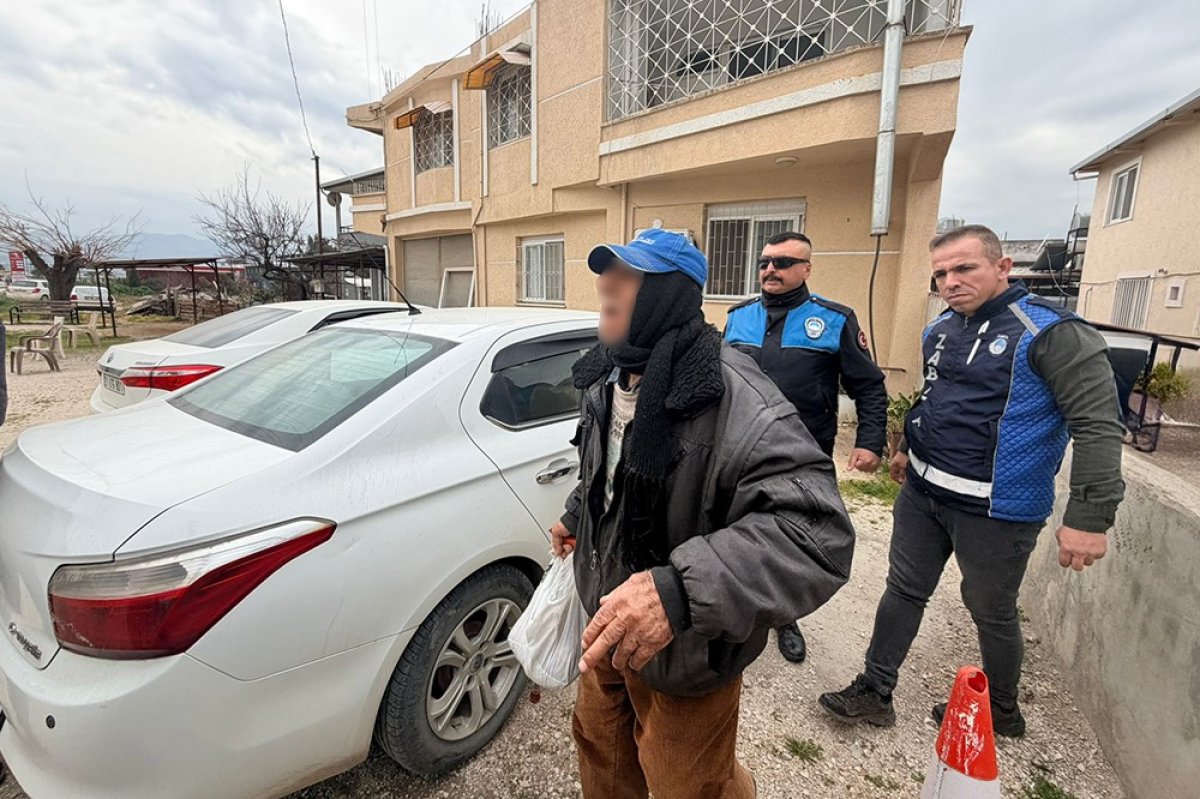 Dilenciler Üzerinde 4 Bin TL'yi Bulan Para Ele Geçirildi