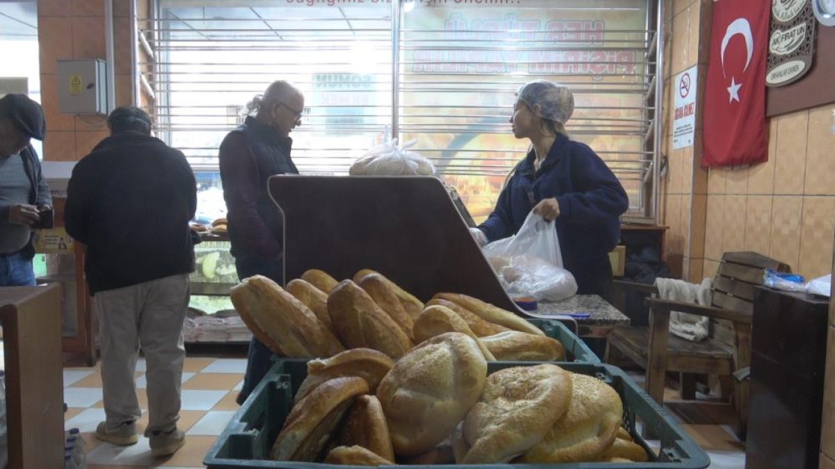 Hatay’da Ramazan Ayında Zam Yapmayan Fırıncı Ekmeği 10 TL'den Satıyor