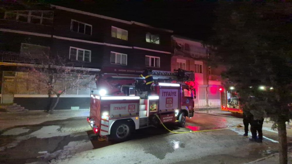 Eskişehir’de Yangın Korkuttu: 1’i Bebek 3 Yaralı