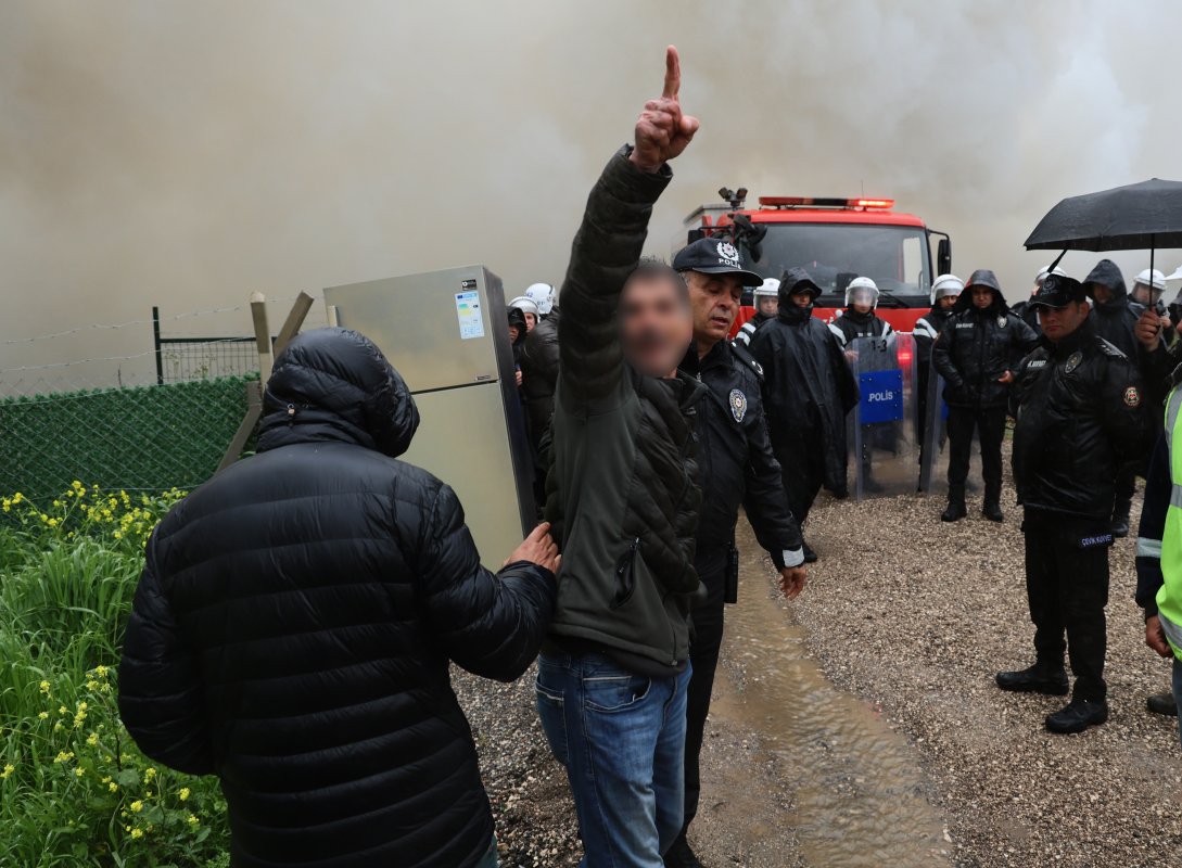 Adana'da Yıkım Gerginliği: Evini Yaktı, Gözaltına Alındı