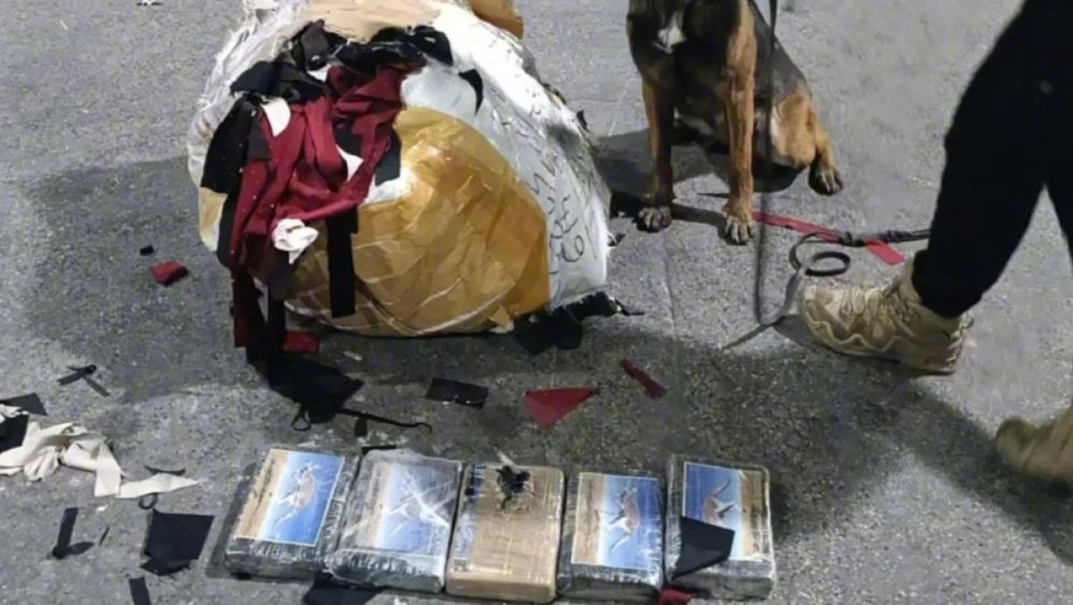 Mersin’de Bir İşyerinde 5 Kilo 872 Gram Kokain Ele Geçirildi