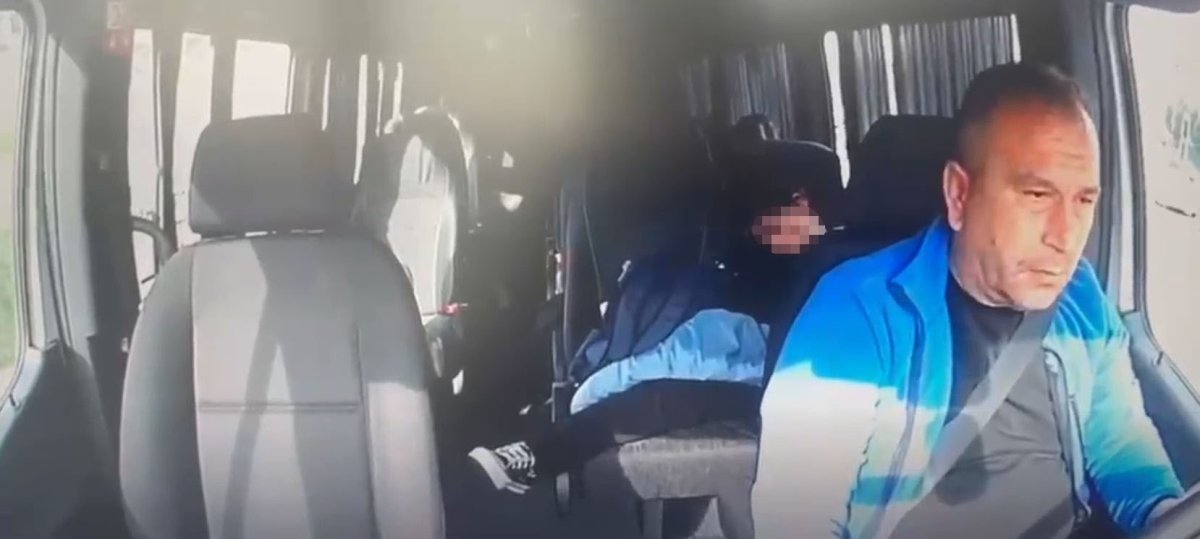 Okul Servisi İle Kamyonet Çarpıştı: Öğrenci Koridora Uçtu