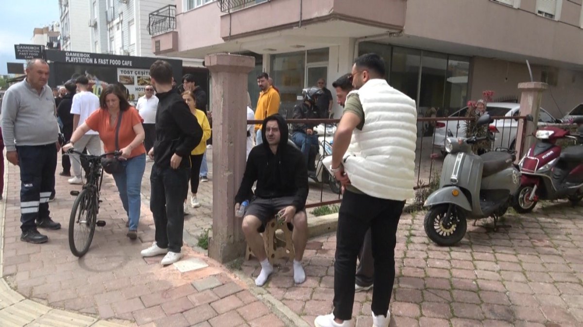 Antalya'da Apartman Yangını: 5 Kişi Hastaneye Götürüldü 