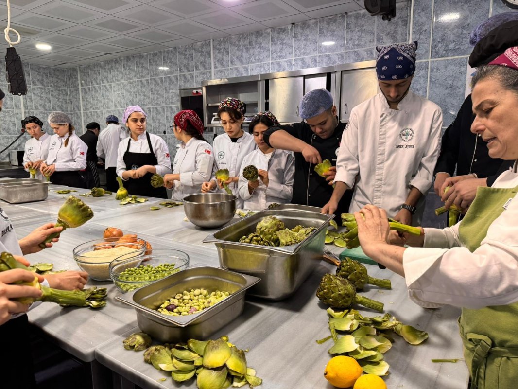 Burhaniye'de Gastronomide Zeytinyağı Deneyimi Gerçekleştirildi