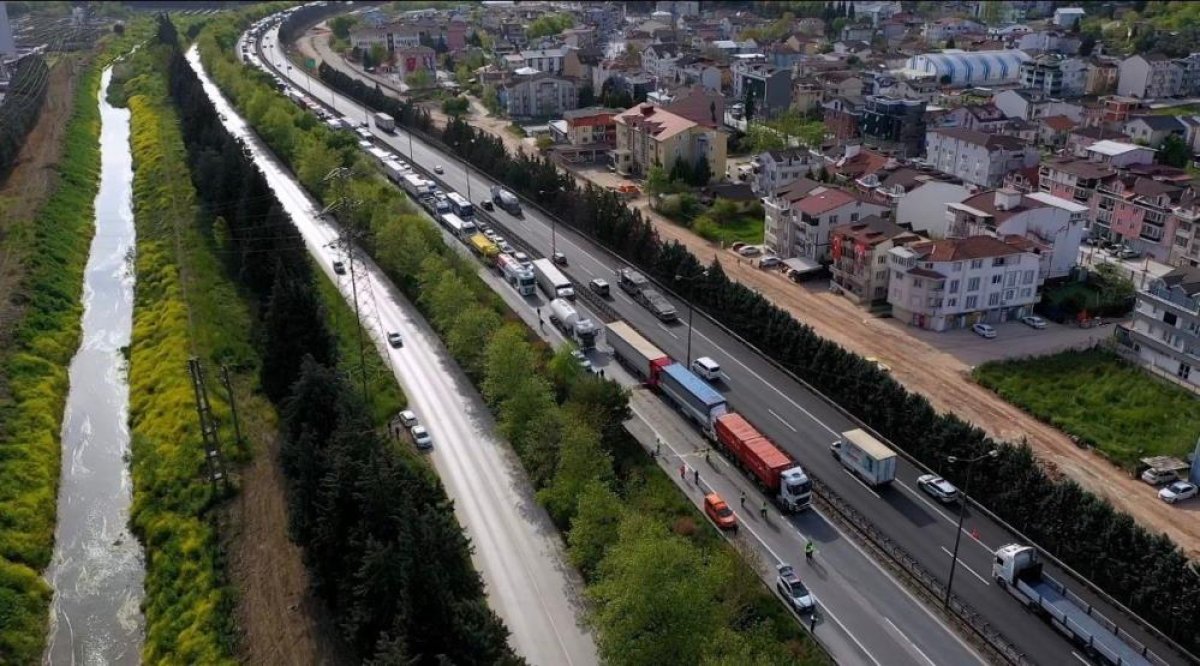 Kocaeli Tem'de 6 Tır Birbirine Girdi: Ankara Yönü Trafiğe Kapandı