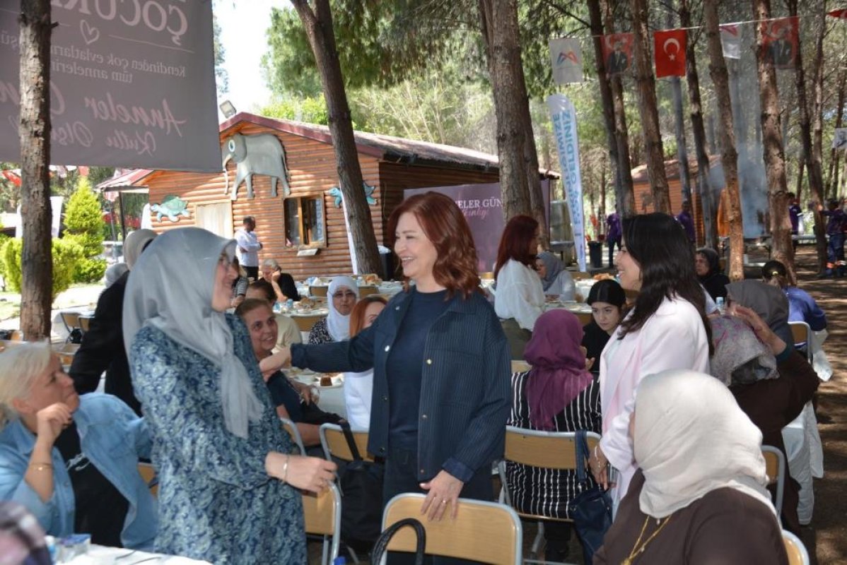 Mersin'de Şehit Annelerine Özel Program