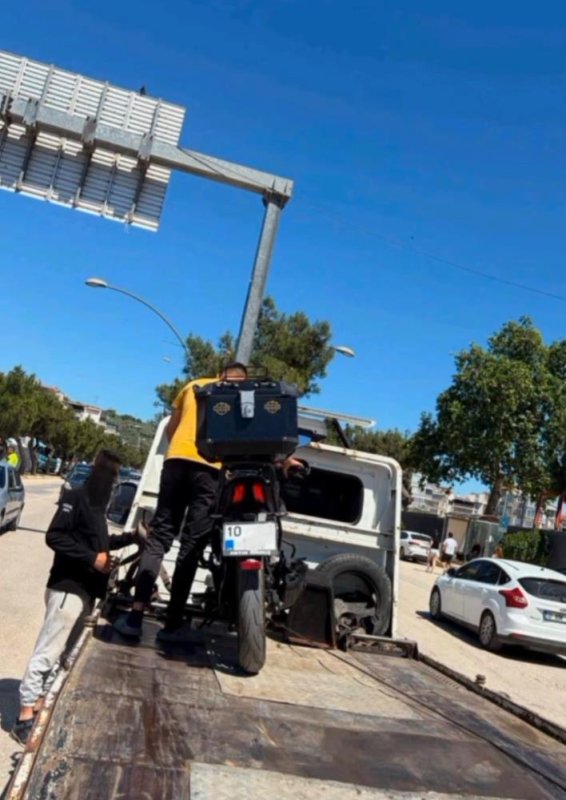 "Dur" İhtarına Uymadı, Ehliyetsiz Çıktı: 240 Bin Lira Ceza Yedi