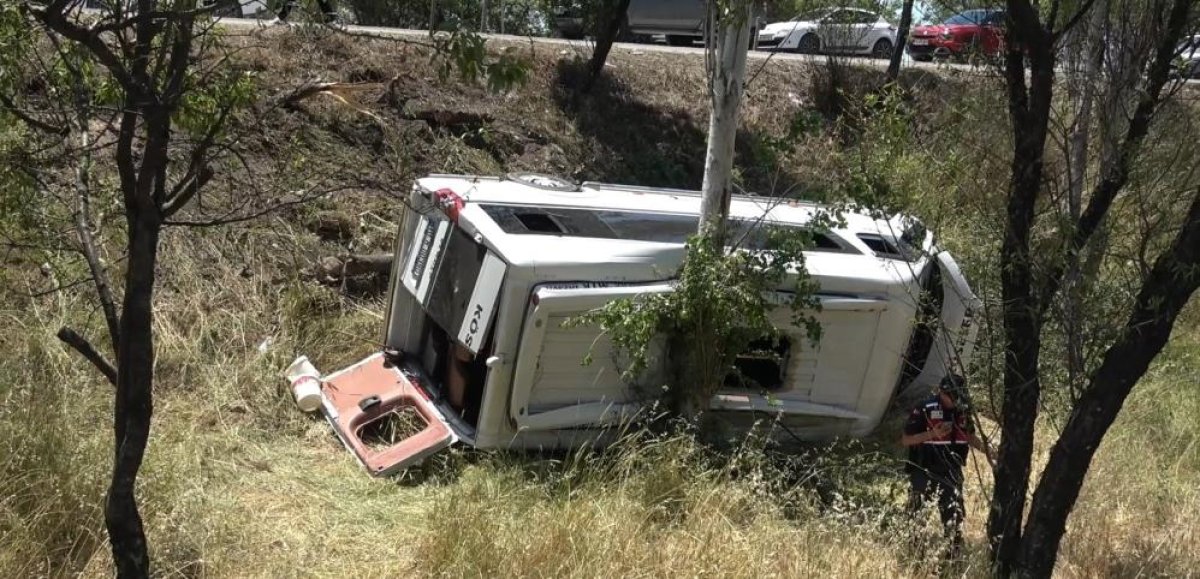 Balıkesir'de Yolcu Minibüsü İle Otomobil Kaza Yaptı; 14 Yaralı