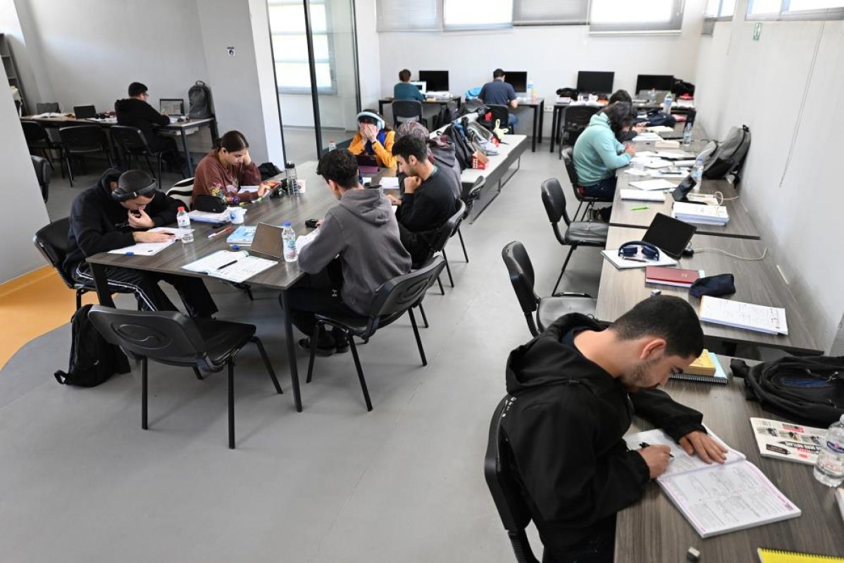 Mersin'de Okuma Salonları Öğrencilerin İkinci Adresi Oldu
