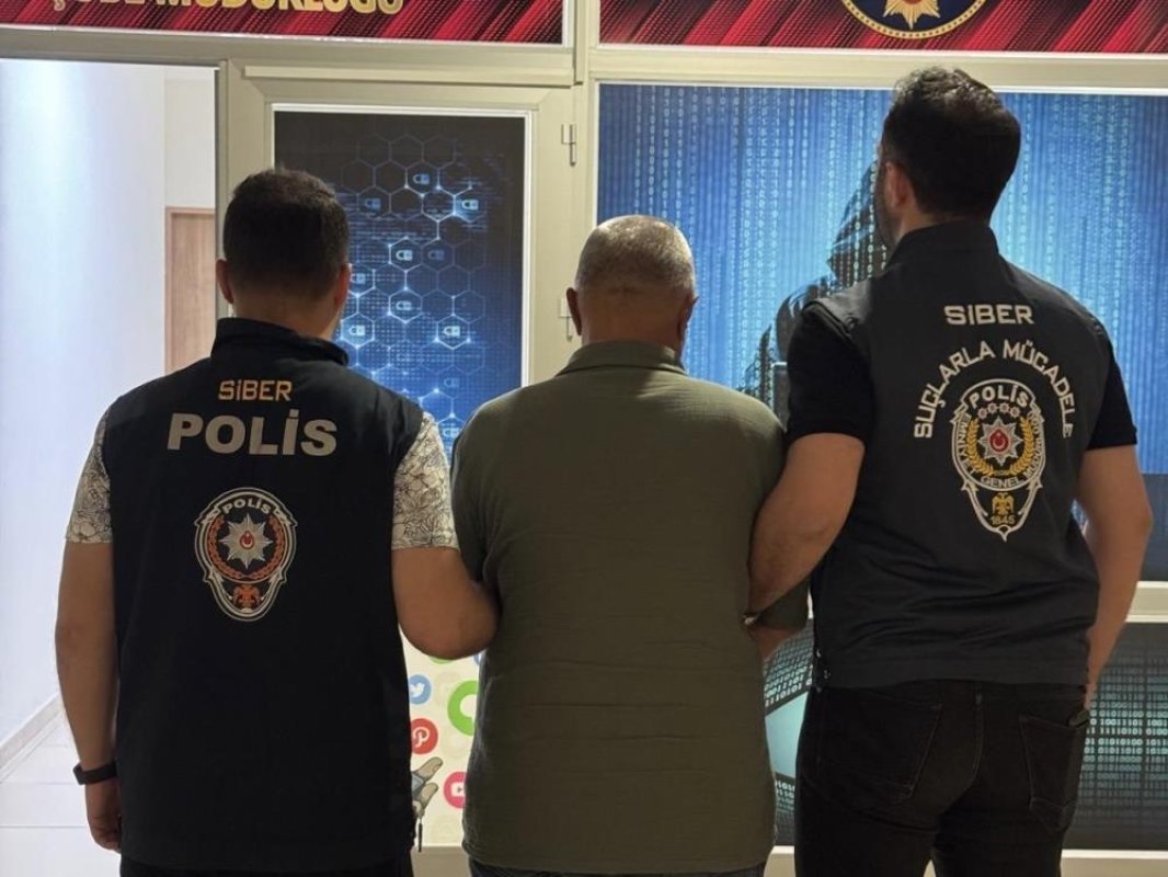 Uşak’ta 27 Yıl 30 Gün Kesinleşmiş Hapis Cezası Bulunan Dolandırıcılık Hükümlüsü Yakalandı