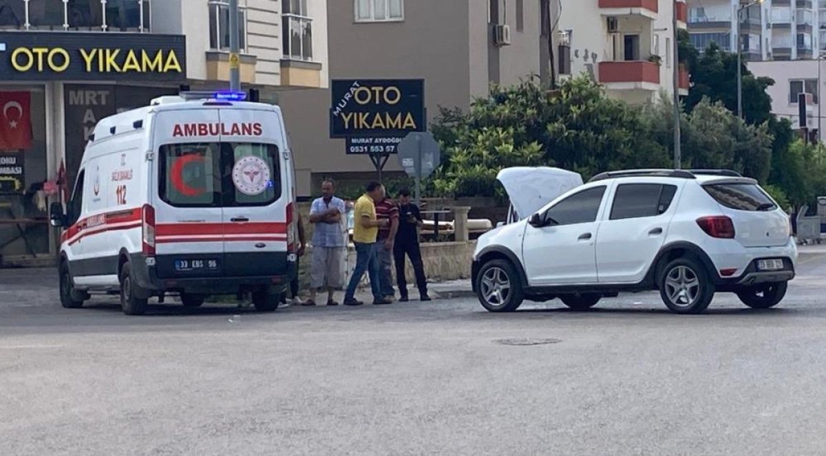 Mersin'de Araçların Karıştığı Kazada 2 Yaralı