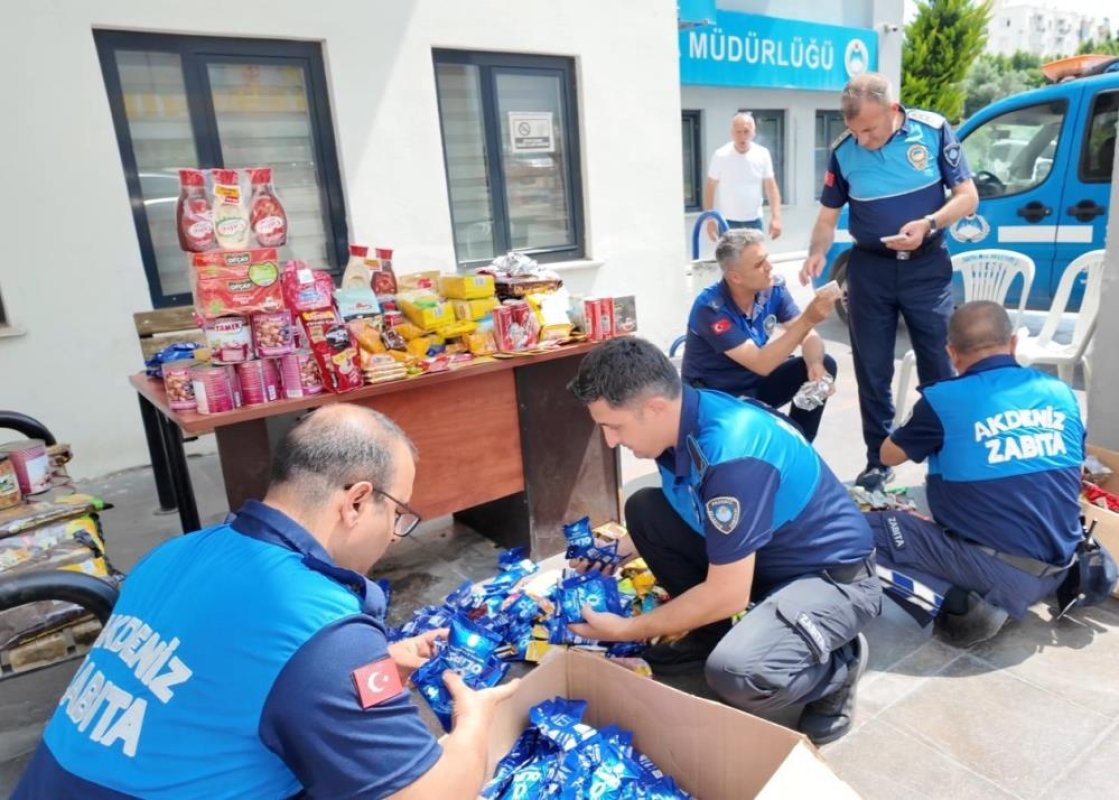 Mersin'de Tarihi Geçmiş Gıda Ürünleri Ele Geçirildi