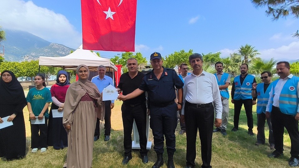 Anamur’da Umre ödüllü bilgi yarışması kazananları ödüllerini aldı
