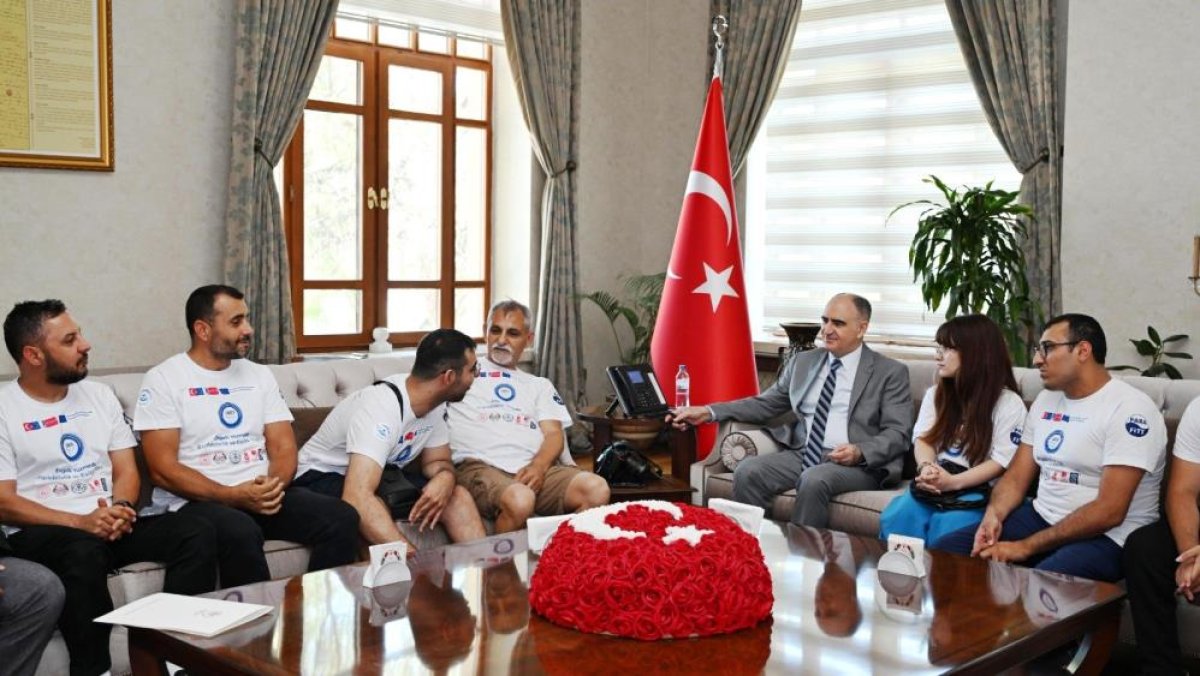 Manisalı engelli yüzücüler Macaristan yolcusu