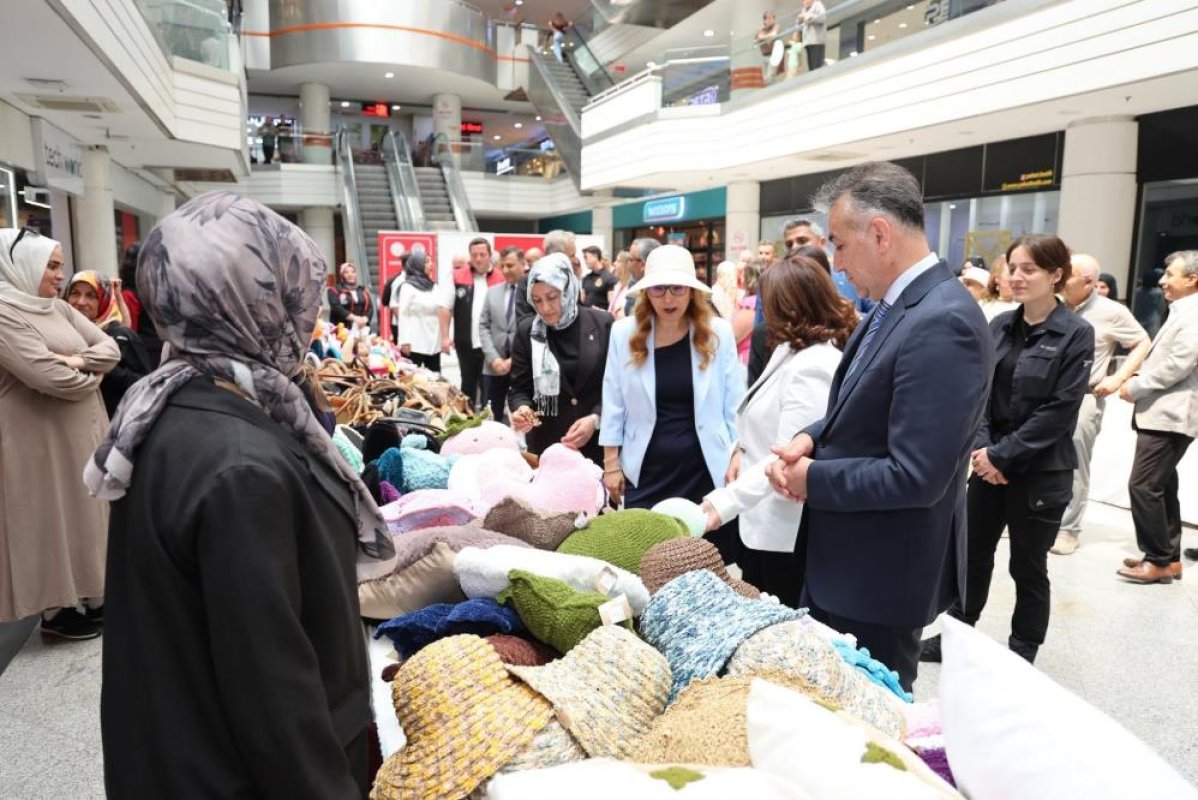 Karabük'te kursiyerlerinin el emeği ürünleri sergilendi
