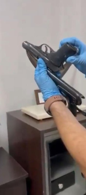 Başkan Yardımcısının Odasından Ruhsatsız Silah Çıktı