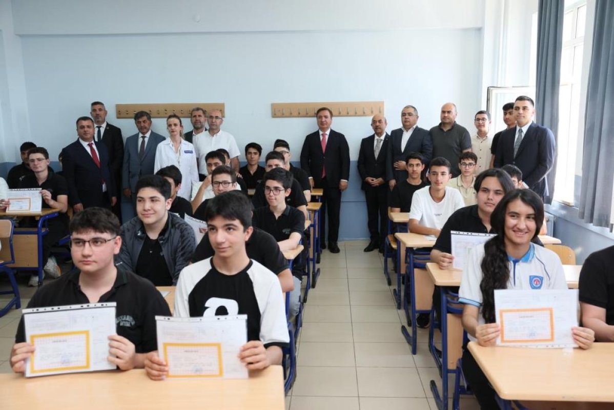 Erzincan'da 41 bin 526 öğrenci karne heyecanı yaşadı