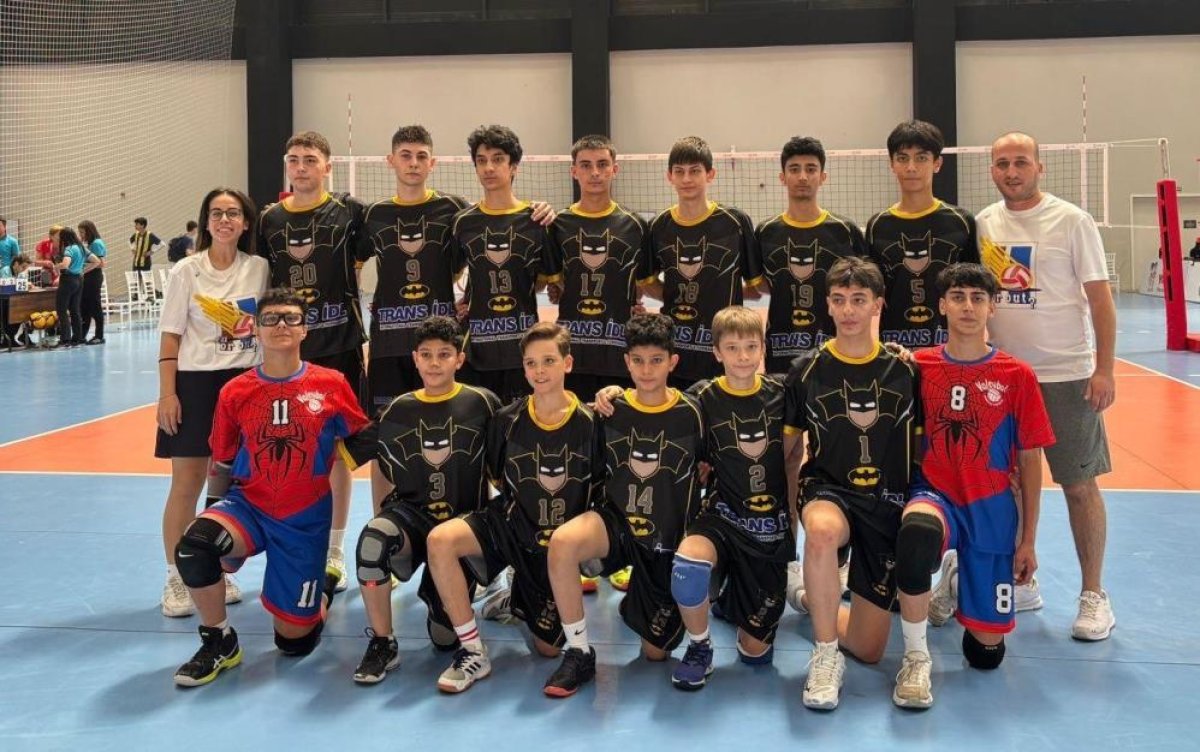 Manisa voleyboluna çifte şampiyona kontenjanı kazandırdılar