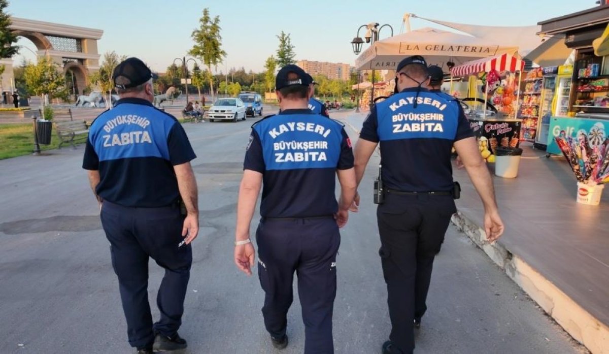 Zabıtanın Millet Bahçesi'ndeki denetimleri devam ediyor