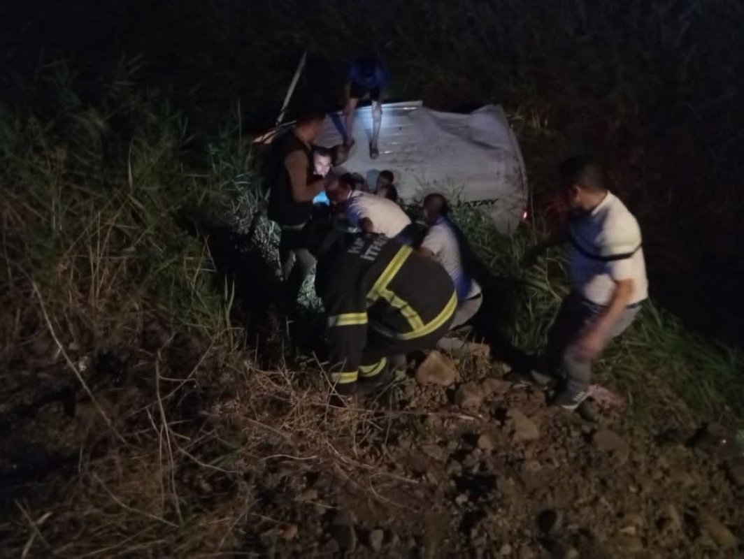 Kırıkhan’da kamyonet şarampole uçtu: 3 yaralı