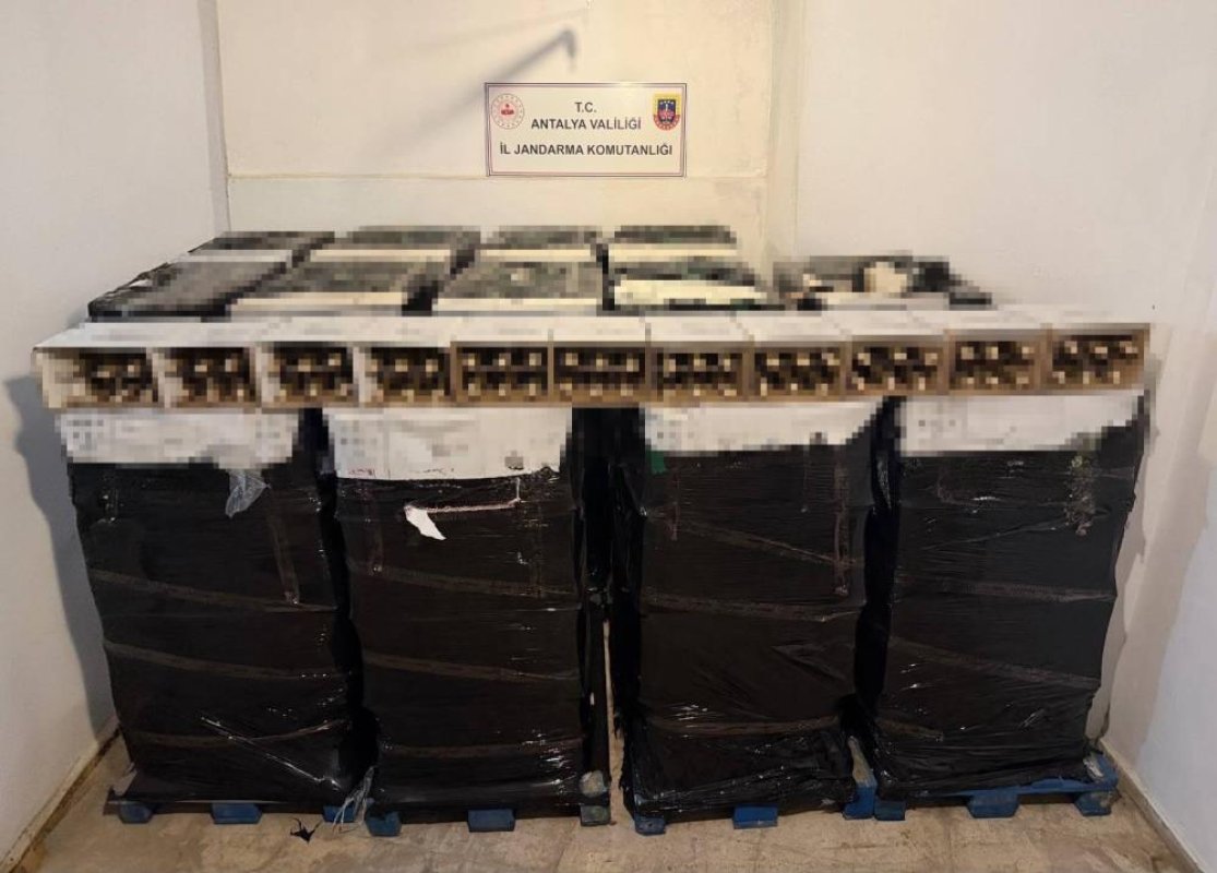 Otele ait depoda 13 bin litre kaçak ve sahte şampanya ele geçirildi