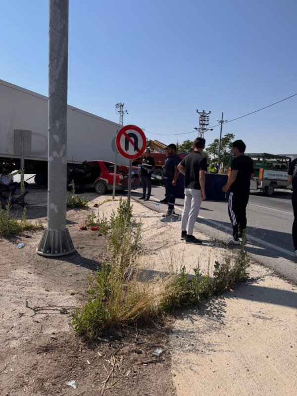 Tır ile otomobil çarpıştı: 2 ölü, 2 yaralı