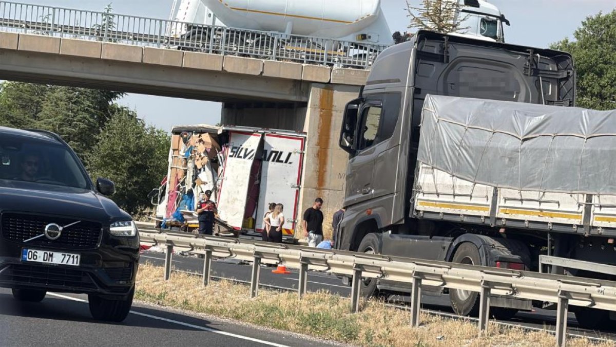 Arıza yapan kamyonete çarpıp kaçtı: 1 yaralı
