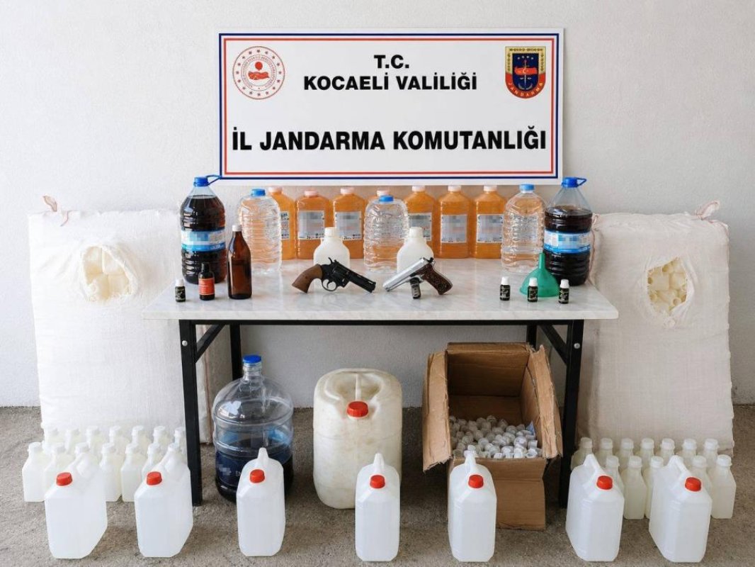 Kocaeli'de kaçakçılık operasyonu: 1 milyon 350 bin liralık kaçak ürün ele geçirildi