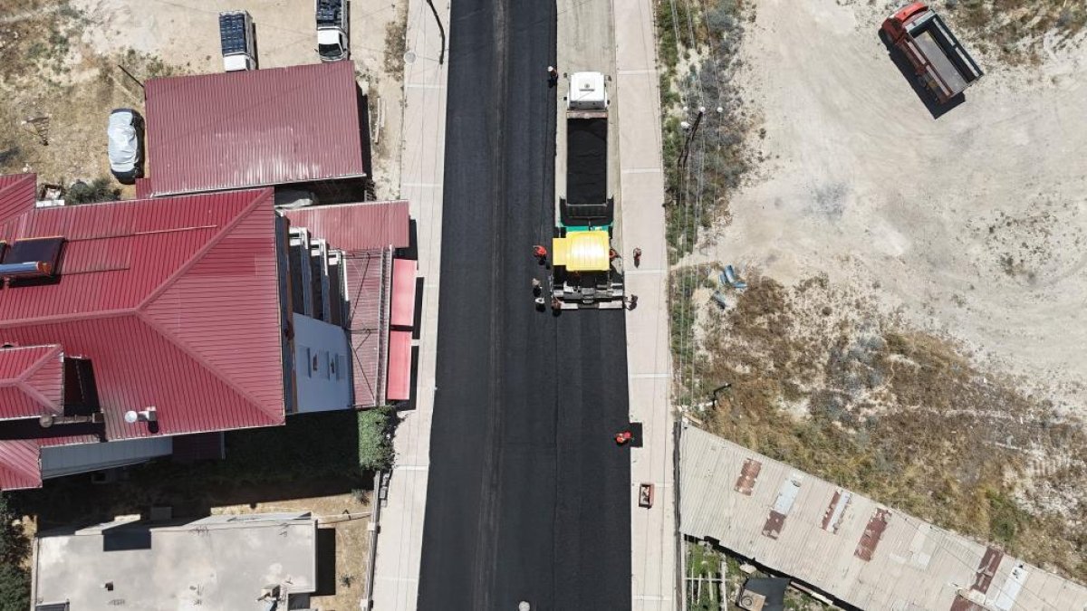 Mut'ta yağışın bozduğu yollar yenilendi